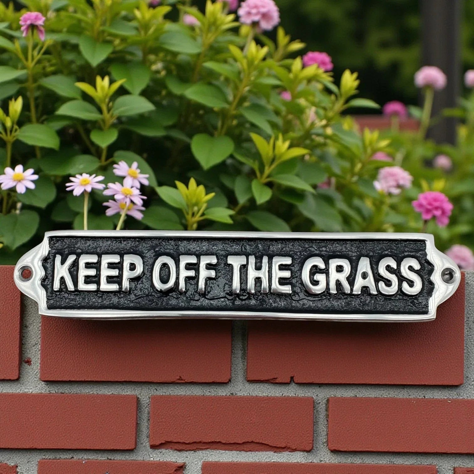 Keep Off The Grass Aluminium Door Sign – Fun Birthday Gift Humorous Wall Decor